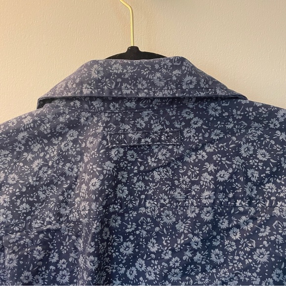 Duluth Trading Co Navy Floral Shirt size Large - Picture 9 of 11